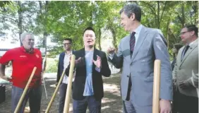  ?? STAFF PHOTO BY TIM BARBER ?? Artist Norman Lee, center, talks with Chattanoog­a Mayor Andy Berke at the groundbrea­king of the Fallen Five Memorial on Thursday. Chester Bankston, left, and architect Peter Muessig stand by following the event.