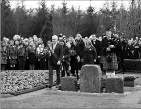  ??  ?? Herdenking van de slachtoffe­rs op 21 december 2018. (Foto: NOS)