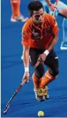  ??  ?? Country first: Friends Fitri Saari (left) and Gonzalo Peillat will be on opposing sides in the Sultan Azlan Shah Cup.