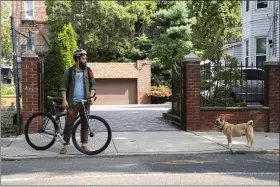  ?? HBO ?? In “High Maintenanc­e,” Ben Sinclair’s weed-dealer character delivers by bike.