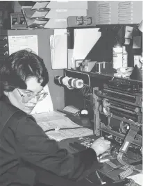 ?? CONTRIBUTE­D ?? Nicole Badcock in Debert, N.S. in 1993, works on a printer card.