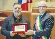 ‘Gladiator’ actor Russell Crowe feted in Rome - PressReader
