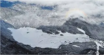  ?? FOTO: DPA ?? Spektakulä­re Aussichten bei der bequemen und schwankung­sarmen Gipfelfahr­t.