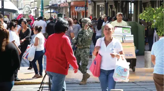  ?? JOSÉ LUIS TAPIA ?? Ya hay recorridos de fuerzas federales en el primer cuadro de Tampico; sin embargo piden que sean constantes.