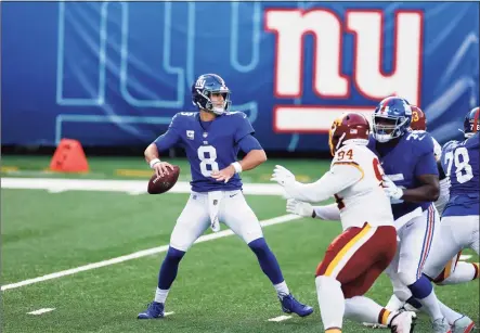  ?? Adam Hunger / Associated Press ?? New York Giants quarterbac­k Daniel Jones in action against Washington on Sunday.