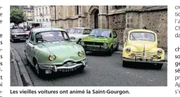  ??  ?? Les vieilles voitures ont animé la Saint-Gourgon.