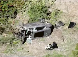  ?? Reuters ?? Imagem aérea mostra carro do golfista Tiger Woods após acidente