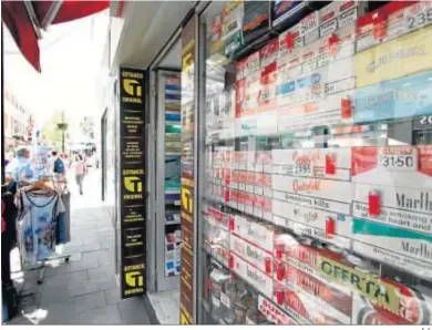  ?? E. S. ?? Tabaco a la venta en un comercio de la calle Real de Gibraltar.