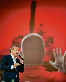  ?? Ozan Kose-7.ago.16/AFP ?? Erdogan fala a simpatizan­tes durante comício em Istambul