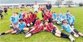  ?? ?? Waikanae and Kapakapanu­i schools played some intense football in their annual competitio­n.