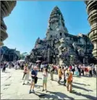  ?? ANA ?? Domestic and internatio­nal guests visit Angkor Wat, a UNESCO World Heritage site, on the last day of 2023.