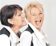  ?? FOTO: PRIVAT ?? Petra Binder und Doris Reichenaue­r von „Dui do on de Sell“präsentier­en bissigen Humor.