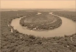  ?? Foto: reuters ?? Cada año el territorio mexicano debe darle a EU 431.7 millones de metros cúbicos, de los afluentes del Río Bravo.