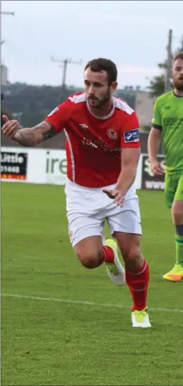  ??  ?? Drogheda United’s Thomas Byrne leaves Kurtis Byrne of St Pat’s behind as he