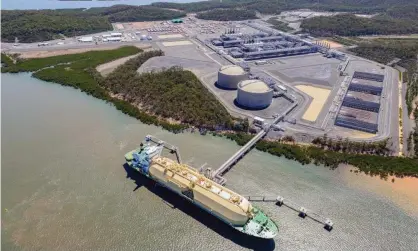  ??  ?? Experts say while oil prices were expected to rebound after the coronaviru­s, Australia’s LNG industry will increasing­ly struggle to compete with renewable energy.