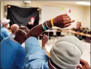  ?? ?? An incarcerat­ed student raises his hand during a class.