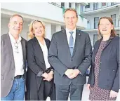  ?? FOTO: OBK ?? Die neue Schulrätin Monika Rameil (r.) wurde Landrat Jochen Hagt und den Schulamtsd­irektoren Thomas Gunkel (l.) und Gabriele Zimmermann (2.v.l.) im Amt begrüßt.