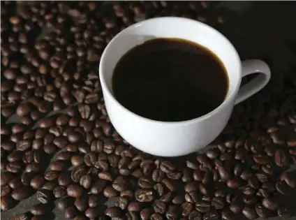  ?? MAYELA LOPEZ ?? Parece mentira que el café le pueda hacer tanto bien a la salud.