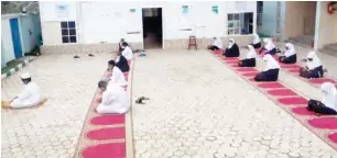  ?? Students observing social distance during prayer ??