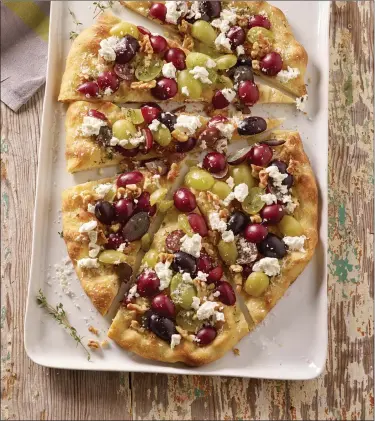  ?? Tricolor Grape Pizza with Goat Cheese and Thyme ??