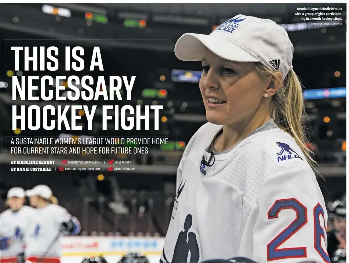  ?? ANNIE COSTABILE/SUN-TIMES ?? Kendall Coyne Schofield talks with a group of girls participat­ing in a youth hockey clinic.