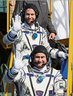  ?? — AFP ?? Quick thinking duo: Hague (top) and Ovchinin boarding the Soyuz MS-10 spacecraft prior to the launch at the Russian-leased Baikonur cosmodrome in Kazakhstan on Oct 11.