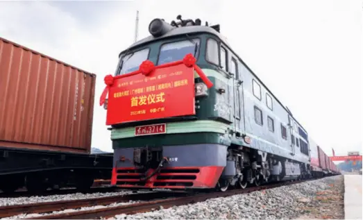  ??  ?? A freight train departs from Guangzhou, Guangdong Province, bound for Hanoi, Viet Nam, on May 25