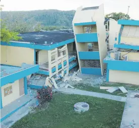  ?? / jorge a. ramírez portela ?? El alcalde de Guánica indicó que en la escuela Agripina Seda, que se desplomó a causa del sismo del 7 de enero de 6.4, se instalarán carpas en el área de los kioscos turísticos que cuentan con un estacionam­iento amplio. especial el nuevo día