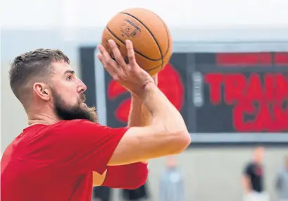  ?? JONATHAN HAYWARD THE CANADIAN PRESS ?? Jonas Valanciuna­s works on his shooting game as the Raptors held their first practice of the season in Burnaby, B.C. on Tuesday.