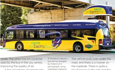  ??  ?? ⇧ Proterra’s electric bus being charged by means of a pantograph using overhead charging infrastruc­ture.