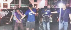  ??  ?? TANGKAP: Kesemua suspek yang ditangkap dibawa ke Balai Polis Pusat Miri untuk tindakan selanjutny­a.
