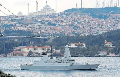  ?? AFP ?? Vigilancia. Londres envió el poderoso destructor HMS Duncan a la crítica zona del Golfo Pérsico.