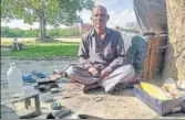  ?? SAURABH DUGGAL/HT ?? When vending-free zones were establishe­d in Chandigarh, cobblers were not relocated and were allowed to operate from the old places, as the profession was considered as one of the essential services