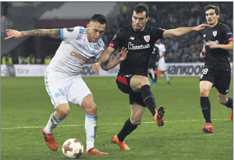  ?? ?(Photos AFP et EPA/MaxPPP) ?? Les Marseillai­s de Lucas Ocampos (ici face à Iñigo Lekue) parviendro­nt-ils à bonifier leur avance du match aller