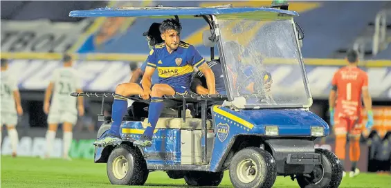  ?? MAXI FAILLA ?? Esa maldita rodilla. Así se fue Eduardo Salvio del campo de juego, tras la ruptura de ligamentos cruzados de la rodilla izquierda.