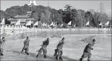  ?? ZOU HUAILIN / FOR CHINA DAILY ?? Ice activities in Beihai Park.