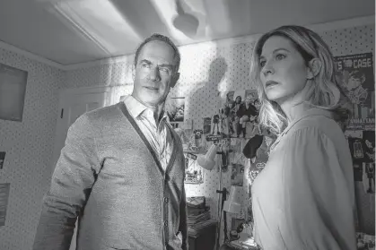  ??  ?? “A Human Face” Christophe­r Meloni as Robert and Jenna Elfman as Barbara of the CBS All Access series “THE TWILIGHT ZONE.”