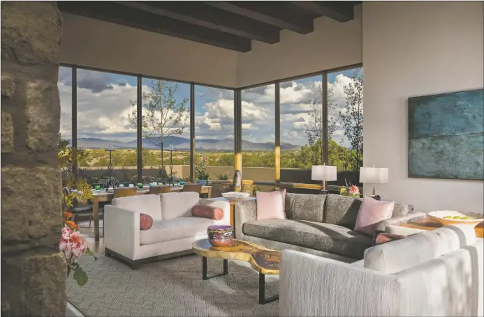  ?? TIERRA CONCEPTS PHOTOS WENDY MCEAHERN ?? The living room of the Tierra Concepts house at 8 Picacho Peak Drive, winner of the 2017 Grand Hacienda award