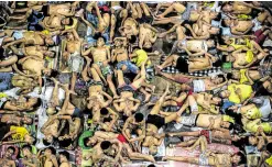  ?? —AFP ?? HUMAN RIGHTS SITUATION The drug war early in the administra­tion of former President Rodrigo Duterte was marked by killings as well as the overconges­tion of prisons, as shown in this 2016 photo. Rights defenders pointed out the impact of the law enforcemen­t campaign on the poor.