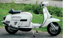  ??  ?? Above left: A small light weight race a seat fitted to make the air flow off the back as efficientl­y as possible on a road going Lambretta. Above right: The perfect seat shape, blending in completely with the body when at top speed.