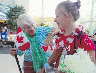  ??  ?? Canadian Olympic rower Caileigh Filmer is greeted by fan Jutta Woodland upon arrival at Victoria Internatio­nal Airport on Tuesday. An Olympic homecoming awaited as the first wave of athletes returned from Rio.