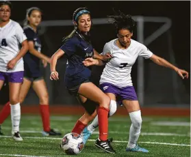  ?? Jerry Baker / Contributo­r ?? Alyssandra Sanchez, left center, and her Atascocita teammates have been efficient on defense this season, allowing only four goals in 25 matches.