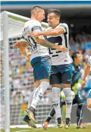  ??  ?? Castillo celebra un gol con Rabello