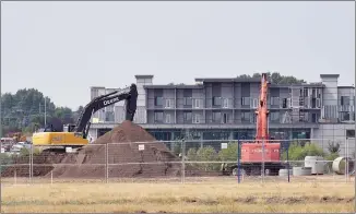  ?? NEWS PHOTO EMMA BENNETT ?? The early stages of constructi­on are underway at the new Canalta Hotels complex near Home Depot.