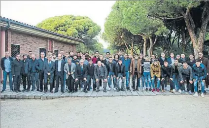  ?? FOTO: FCB ?? Foto de familia antes de las vacaciones. Tras el almuerzo de ayer, el Barça B volverá al trabajo el próximo día 30 de enero