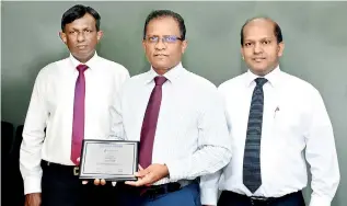  ??  ?? BOC CEO/ General Manager Senarath Bandara holding the plaque awarded by the Asian Banker for the top 500 banks in the Asia- Pacific Region. BOC’S CFO/ Deputy General Manager Corporate and Offshore Russell Fonseka (right) and Deputy General Manager Finance and Planning RMDV Jayabahu are also in the picture