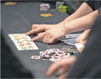  ?? FOTO: DPA ?? Ein Pokerturni­er soll Geld für den Orange Campus einspielen.