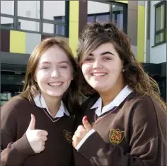  ??  ?? A thumbs-up from Hannah Philpott and Sophie Murray on their first day in the new school