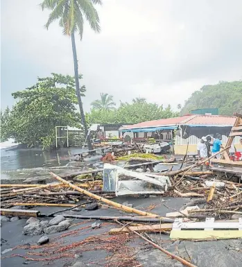  ?? AFP ?? Destrozos. En la isla de Martinica el huracán María dejó destrucció­n a su paso.