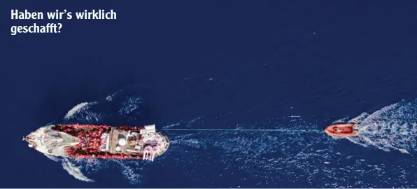  ?? Foto: Johannes Filous, dpa ?? Das Seenotrett­ungsschiff „Eleonore“fährt mit rund 100 Migranten an Bord auf dem Mittelmeer.